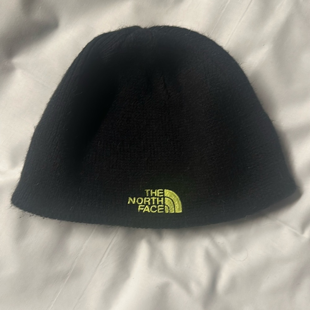 Boys The North Face beanie. Size M.
